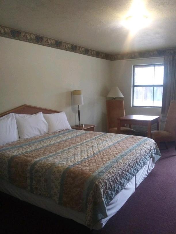 Whispering Creek Lodging & Rv Resort Newton Exterior photo