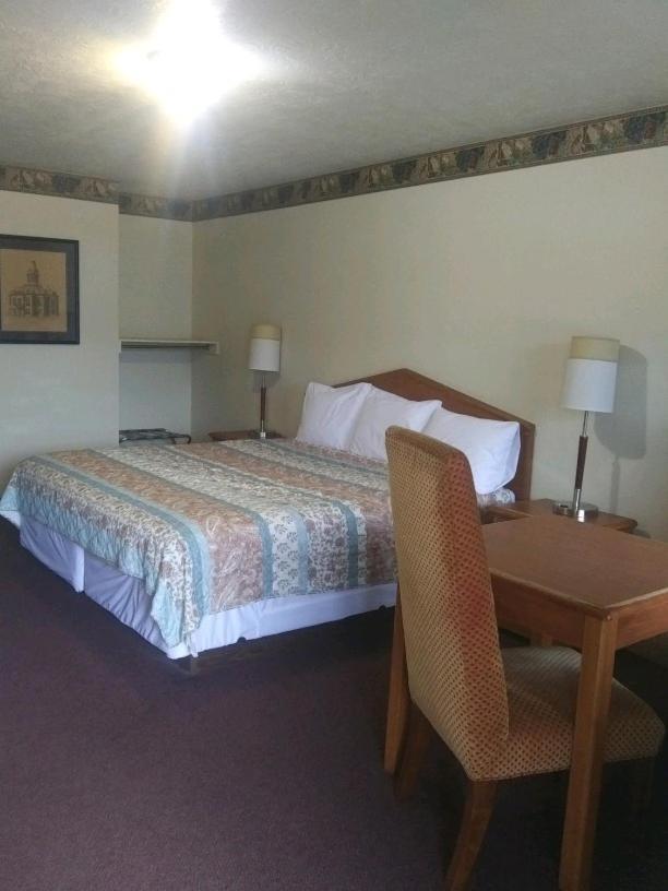 Whispering Creek Lodging & Rv Resort Newton Exterior photo