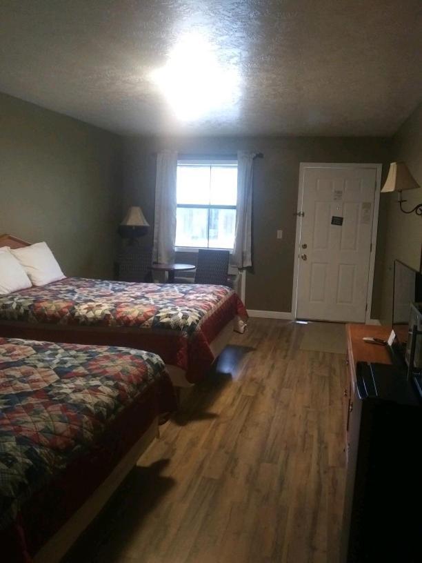 Whispering Creek Lodging & Rv Resort Newton Exterior photo