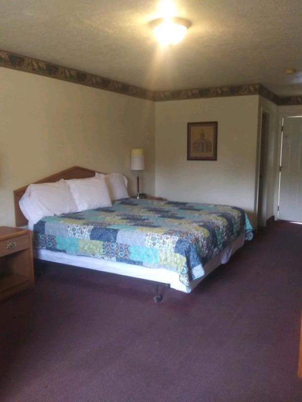 Whispering Creek Lodging & Rv Resort Newton Exterior photo