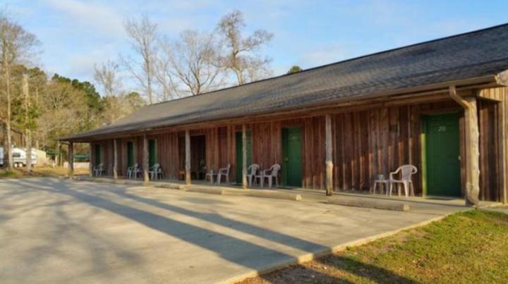 Whispering Creek Lodging & Rv Resort Newton Exterior photo